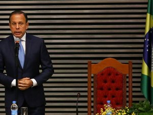 Doria toma posse com cobrança a secretários e críticas ao PSDB