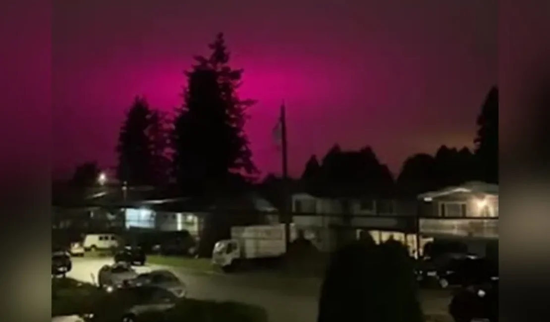 Polícia descobre por que o céu de cidade do Canadá ficou rosa