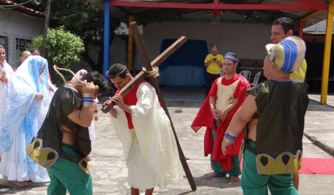 Alunos da Pestalozzi de Arapiraca realizam apresentação da paixão de Cristo