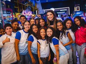 Figurinos de Marina Candia no Vestir Massayó viram documentário exibido a alunos da rede municipal