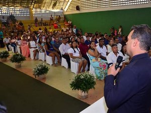 ?99 casais oficializam união em mutirão da Justiça Itinerante