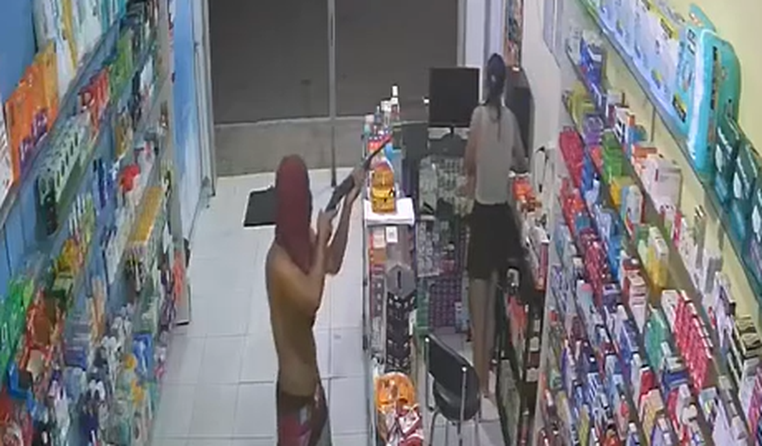 Trio armado invade farmácia e realiza assalto em plena luz do dia em Boca da Mata