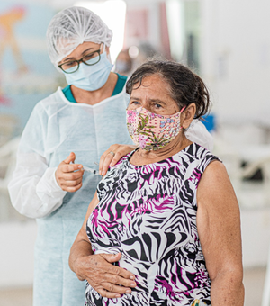 Idosos de 72, 73 e 74 anos serão vacinados a partir desta sexta-feira (19) em Arapiraca