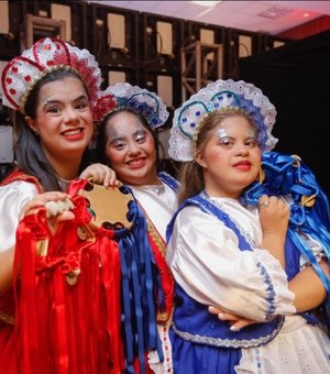 Jovens com Síndrome de Down encantaram público com show de danças folclóricas nordestinas