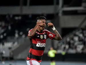 Bruno Henrique denuncia agressão de jogador do Botafogo: ‘Tomei um soco pelas costas’