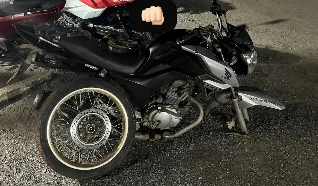 Polícia recupera motocicleta roubada que estava sendo desmontada em Arapiraca