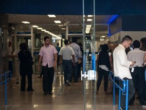 Fechamento de bancos para balanço transfere vencimentos de hoje para segunda-feira 