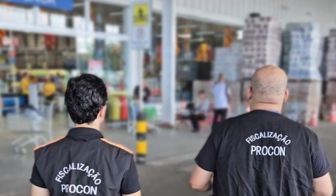 Supermercado onde mercadoria despencou sobre consumidora é notificado em Maceió