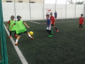 Escolinha de futebol oficial do Flamengo inicia atividades em Arapiraca