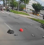 Motociclista atropela mulher com criança no colo na faixa pedestre em Rio Largo