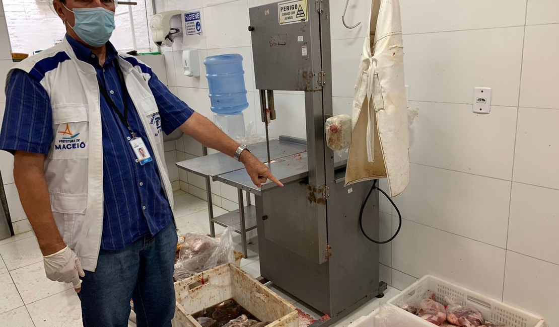 Vigilância sanitária apreende 1.400kg de carne fora da validade em Maceió