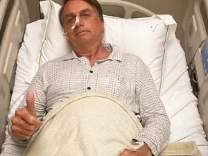 Bolsonaro é internado com dores abdominais em hospital nos EUA