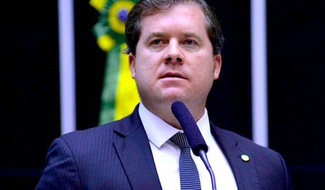 Marx Beltrão vai à Justiça contra reajuste na tarifa de energia da Equatorial