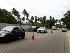 Blitz educativa do DER orienta 275 condutores na AL-101 Norte