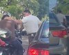 Homem saca arma e agride motoqueiro em discussão de trânsito em Maceió