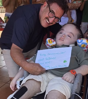 Neto de Ratinho completa 8 anos e mãe fala em 'milagre': 'Desafiando estatísticas'