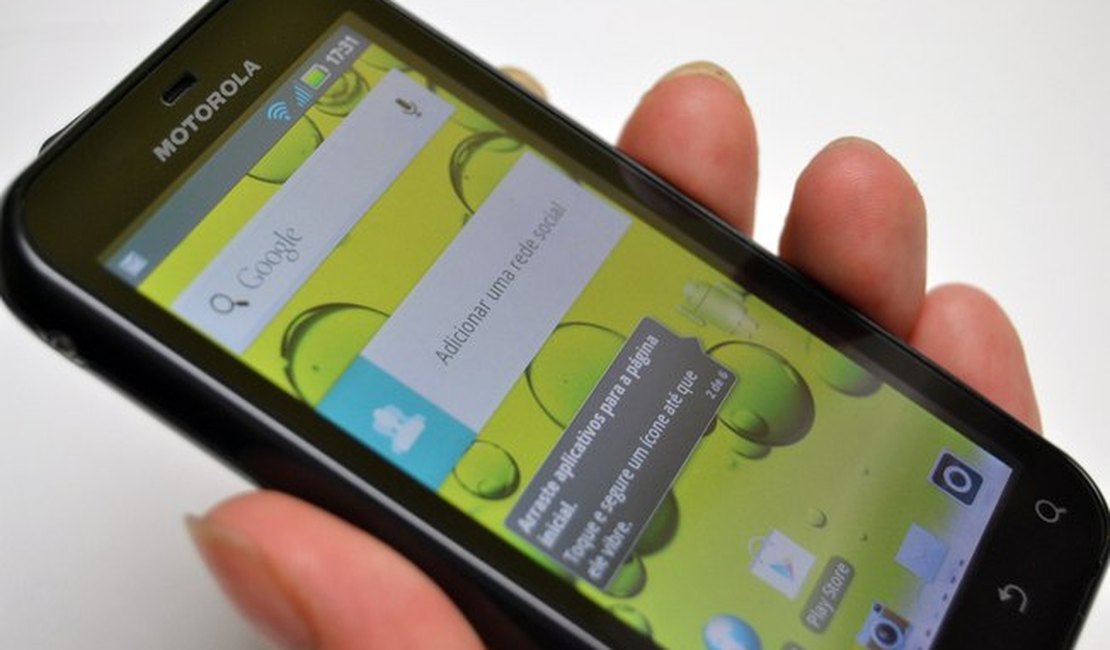 Celular à prova de água chega ao Brasil