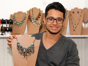 Aos 18 anos, jovem ensina como empreender no setor de acessórios