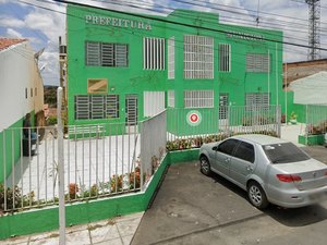 Prefeito no Sertão autoriza sequência de aluguéis de casas para mudar órgãos públicos de endereço