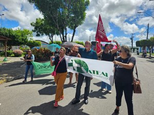 Servidores da saúde de Cajueiro fazem paralisação de 24h