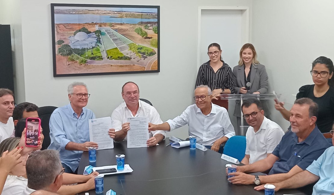 [Vídeo] Arapiraca recebe R$ 3 milhões de Renan Calheiros para finalização do Centro de Convenções