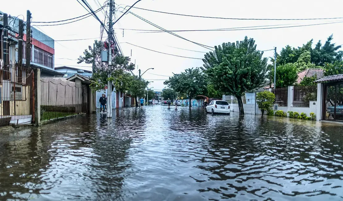 Mortes por chuvas no RS chegam a 66 e ultrapassam tragédia de 2023