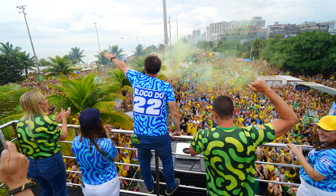 Flávio Bolsonaro agradece apoio durante a campanha e convoca todos pra votação nas urnas