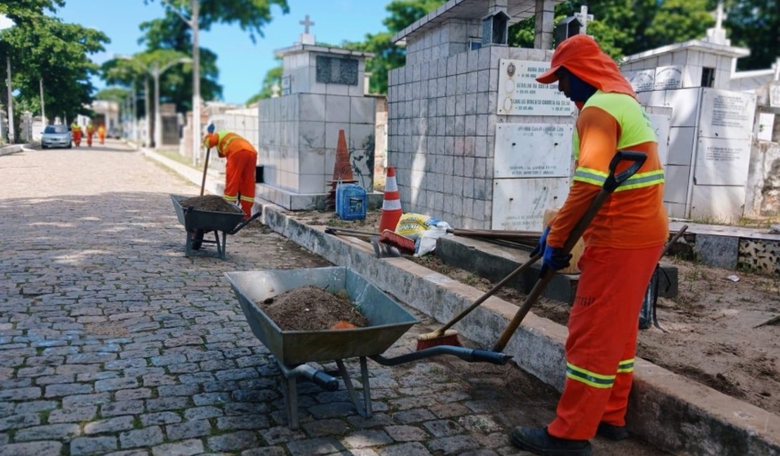 Cemitérios públicos de Maceió recebem mutirão de limpeza durante a semana