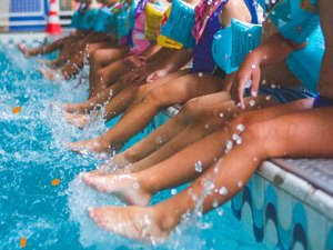 Criança se afoga durante aula de natação em escola particular de Maceió