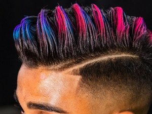 Mechas quiff em clima de carnaval! Veja o passo a passo de como fazer em casa