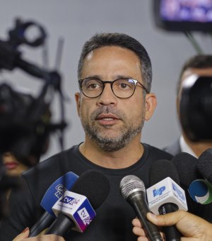 Governador Paulo Dantas recebe representantes de clubes alagoanos para fechar patrocínio