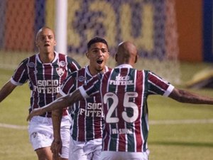 Fluminense domina, vence o Atlético-MG de virada e sonha com o G4