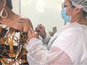Maceió abre mais um ponto de vacinação para adolescentes com comorbidades