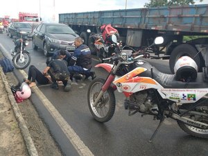 Acidente entre moto e carro deixa uma jovem ferida na AL-220