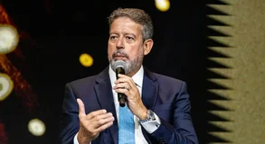 Lira sinaliza redução da alíquota mínima do IR para compensar isenção ampliada até R$ 5 mil