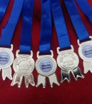 Estudantes sertanejos recebem medalhas de Olimpíadas 