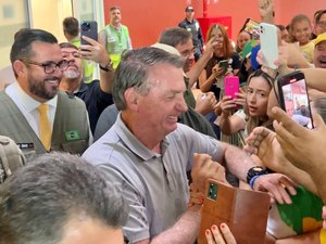 [Vídeo] Leonardo Dias e apoiadores recepcionam Bolsonaro em Maceió