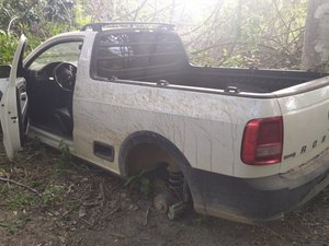 Carro abandonado na zona rural de Penedo era usado em assaltos