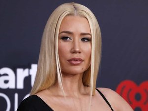 Rapper Iggy Azalea confirma parceria com Pabllo Vittar