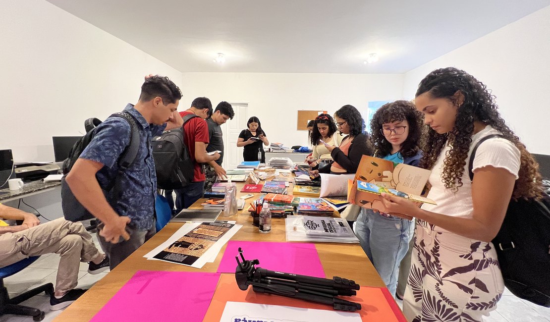 Imprensa Oficial Graciliano Ramos recebe estudantes de jornalismo da Ufal