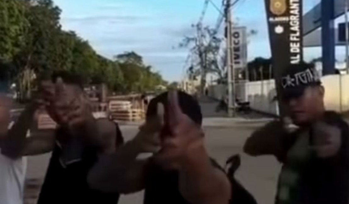 'Passinho do Jamal': vídeo gravado em frente à Central de Flagrantes leva dançarinos à delegacia em Maceió