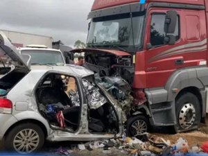 Alagoanos da mesma família morrem após colisão entre carro e carreta em Minas Gerais