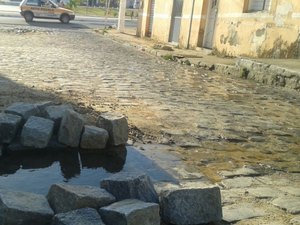 Vazamento da Casal deixa moradores revoltados