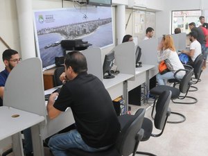 Sine oferta vagas de emprego para vendedor, telefonista e outros