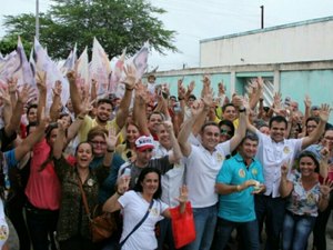 Nezinho continua campanha durante caminhadas