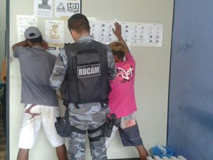 Dupla rouba celular de adolescente mas polícia consegue prender os suspeitos