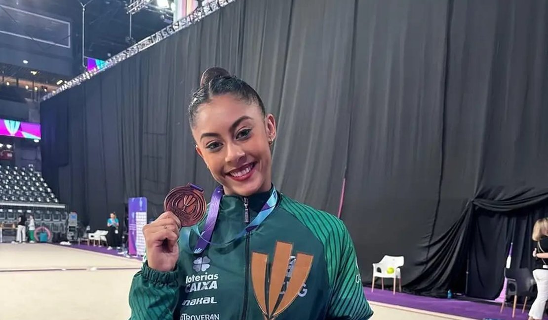 Ginasta Bárbara Domingos fatura bronze em etapa da Copa do Mundo