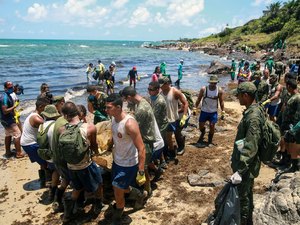 Albuquerque: não falta dinheiro para combater vazamento de óleo no NE