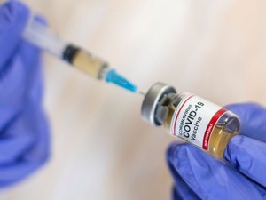 EUA querem vacinar 100 milhões de pessoas contra a covid-19 até março