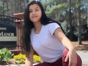 Brasileira morre atropelada nos Estados Unidos após parar carro para trocar pneu